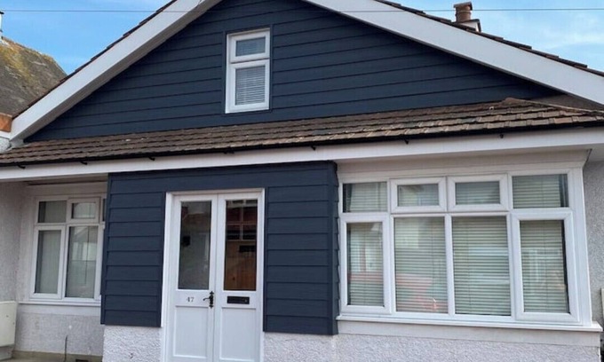 Bognor Regis Casa | Spacious beach bungalow, less than 5 minutes walk to the beach