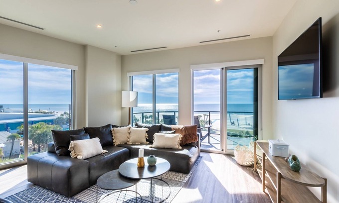 Ono Island Condominio | Spacious Beach Front Balcony | walking distance to ALL local hotspots