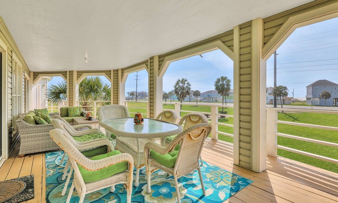 Indian Beach Casa | Spacious beach home with full kitchen, washer/dryer, big balcony & great views