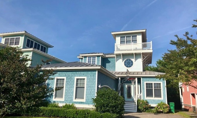 Cape Charles Casa | Spacious Beach House: Oystermen's Pearl: Golf Cart Included