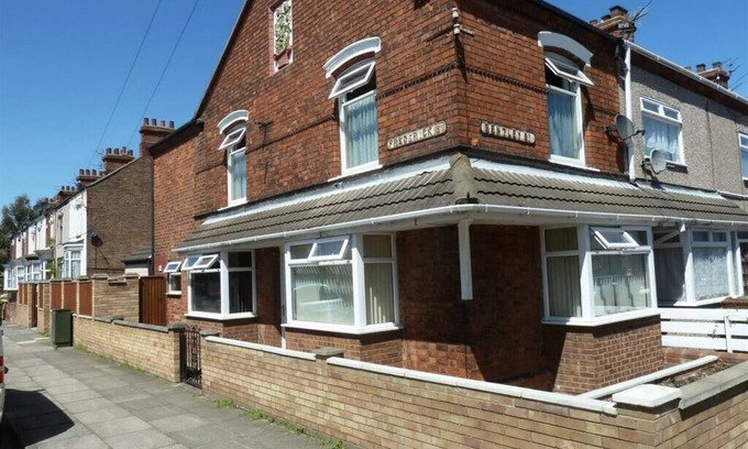 Cleethorpes Casa | Spacious Beachfront Retreat with Parking | Your Perfect Getaway
