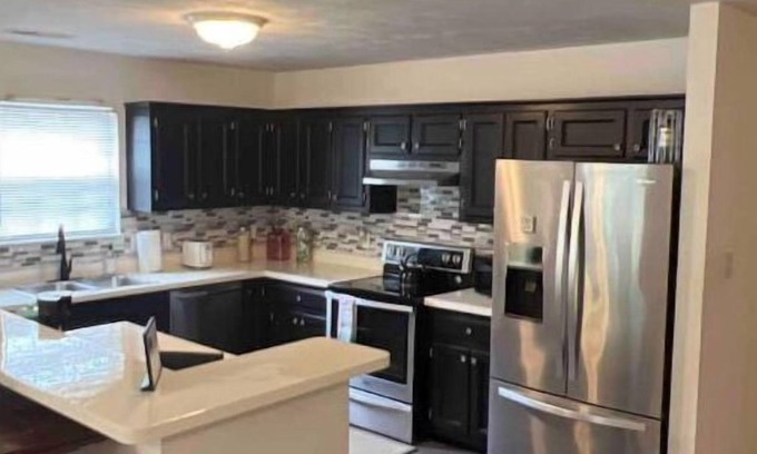 Bayview Casa | Spacious Beachfront Home- Promo Deal on longer stays!