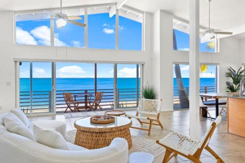 Maili Casa | Spacious Beachfront in Oahu