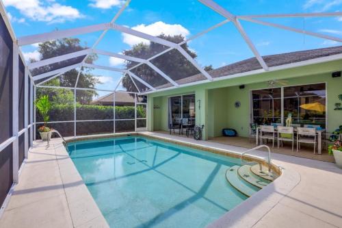 Naples Park Casa | Spacious Beautiful 4 Bed 3 Bath Pool Near Beach
