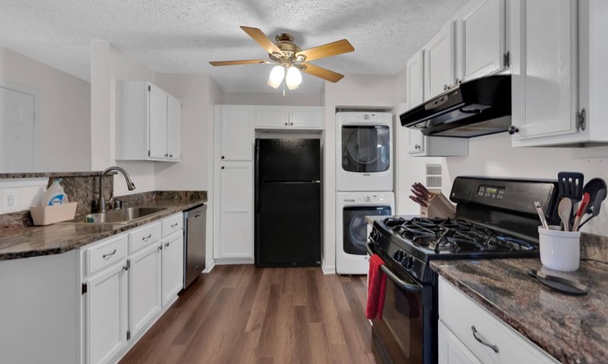 Sterling Casa | Spacious & beautiful Home Near Herndon/IAD Airport/Ashburn