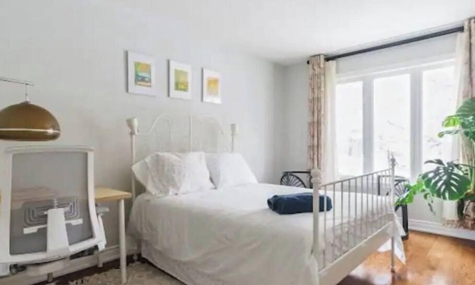 Humber Bay Casa | Spacious bed and Bath Near the Lake