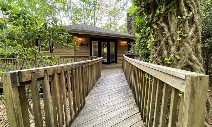 Brevard Cabina | Spacious Brevard Cabin w/ Views & Pool/Golf/Lake