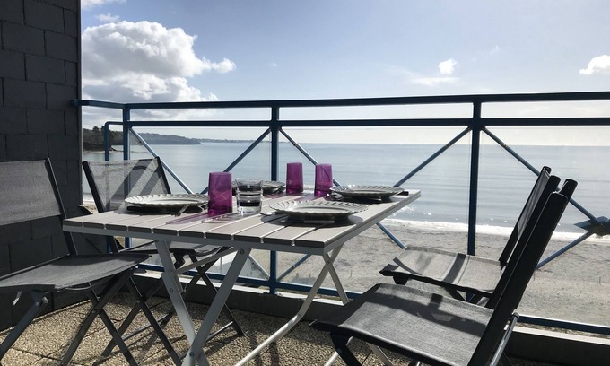 La Foret-Fouesnant Apartamento | Spacious, bright apartment facing the sea