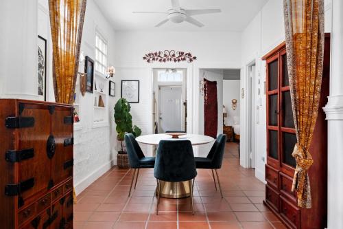 Parque Apartamento | Spacious & Bright 2bd Apt, steps to sand! - 18 Down