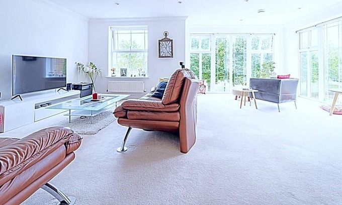 Camberley Casa | Spacious Bright and Airy Home Deepcut Surrey