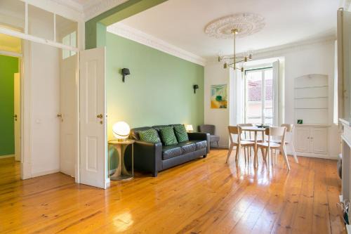 Santos Apartamento | Spacious, Bright and Newly Renovated 2 Bedroom Apartment, Lisbon Historical Center, Madragoa