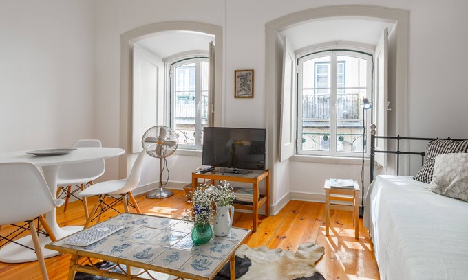 Alfama Apartamento | Spacious, Bright and Sunny Apartment, By TimeCooler