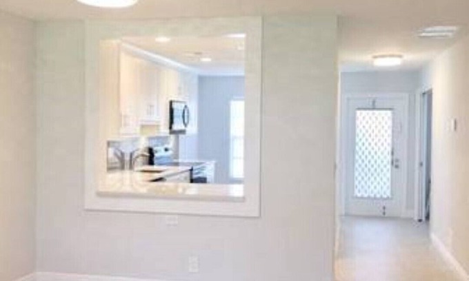 Delray Beach Condominio | Spacious, Bright, Updated 2/2 — Bike/Walk to Trendy Downtown Delray Beach