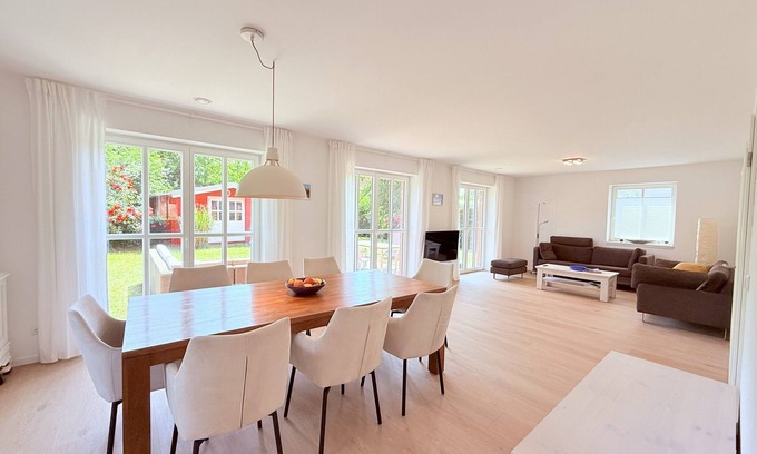 Rosenhagen Casa | Vacation home, 500m to the beach, up to 8 people, 4 bedrooms, free WLAN