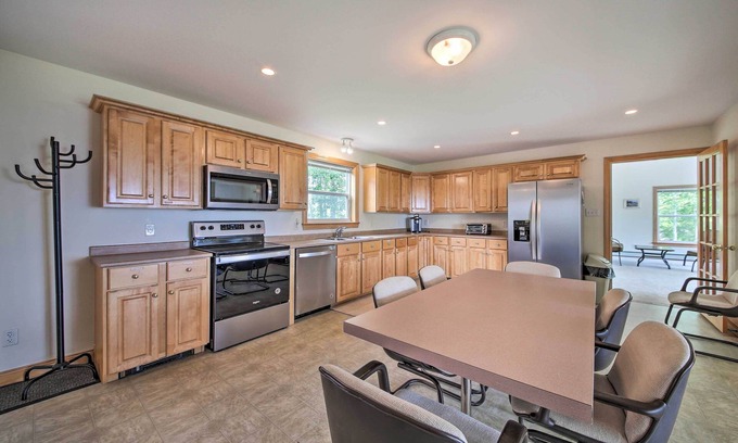 New Harbor Casa | Spacious Bristol House w/ Deck & Harbor Views!