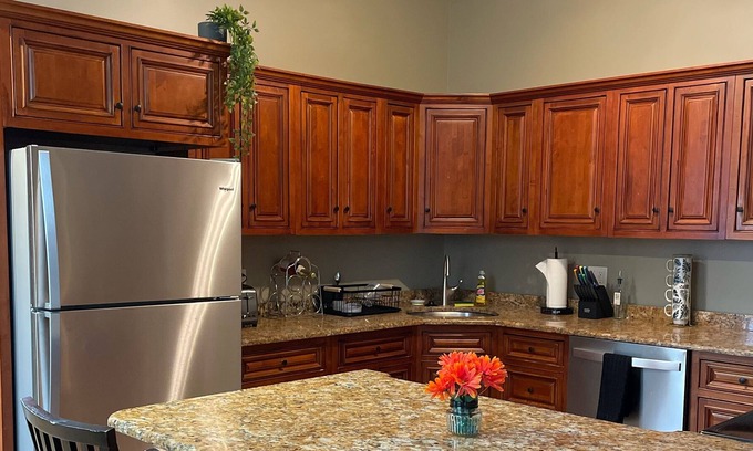 Metro Center Casa | Spacious brownstone in historic Downtown