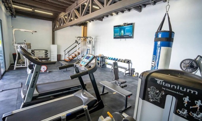 Concepción Casa | Spacious building in wonderful Heredia with fitness room. Jacuzzi pool tennis c