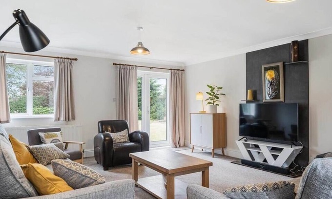 Frithelstock Casa | Spacious Bungalow nr Westward Ho!