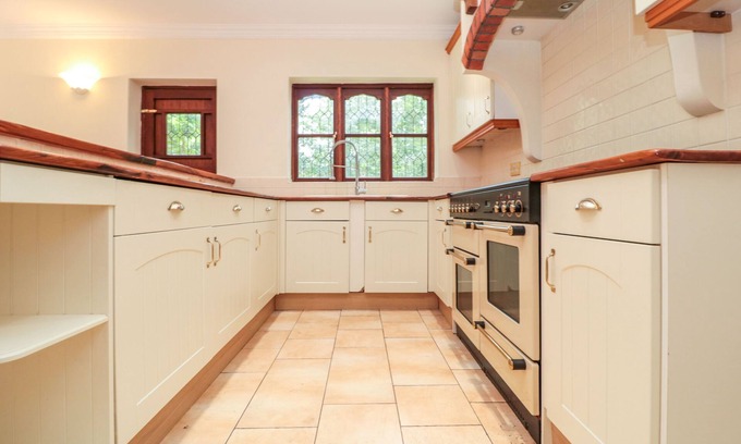 Herongate Casa | Amplio Bungalow en 0. 7 Acre Parcela- Little Warley