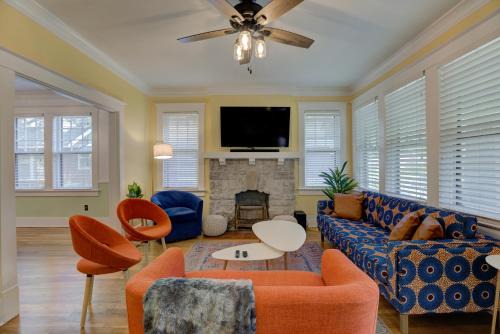 Cooper-Young Historic District Casa | Spacious Bungalow with 6 Beds, Games, and Fire Pit - Close to Beale Street, BBQ, Graceland, & Liberty Bowl
