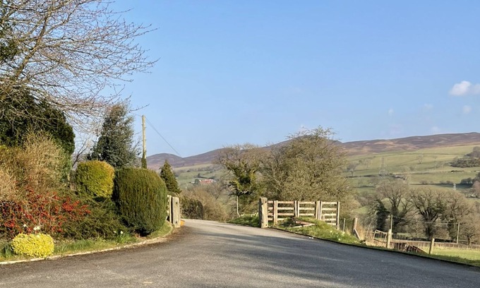 Graigfechan Casa | Spacious Bungalow with gorgeous countryside views.