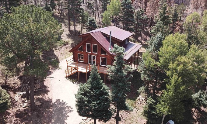 Fort Garland Cabina | Spacious cabin in gated community.