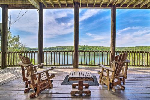 Albany Casa | Spacious Cabin on Dale Hollow Lake with Hot Tub!