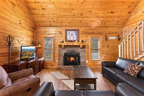 Sevierville Casa | Spacious Cabin Stay for 9 with Hot Tub Close to Town