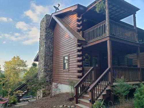 Hot Springs Casa | Spacious Cabin with Excellent Views/Hot Tub/Wi-Fi