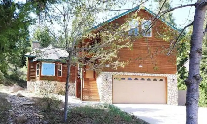 Shaver Lake Chalet De Esquí | Spacious cabin with game room free WIFI & parking