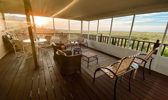 Cypremort Point Cabina | Spacious Camp+Canal for Fishing/Boat+Beautiful Bay Views! 1.5 mi to Beach+Launch