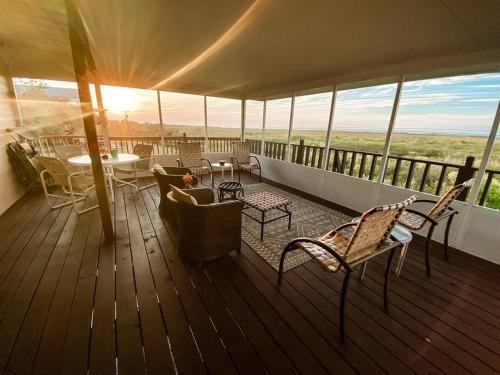 Cypremort Point Apartamento | Spacious Camp with Canal Access and Beautiful Bay View