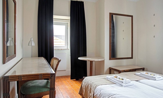 Santa Isabel Apartamento | Spacious Campo de Ourique Flat