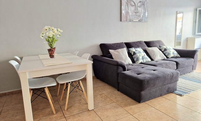 San Isidro Chalet De Esquí | Spacious Chalet close to the Sea and Airport