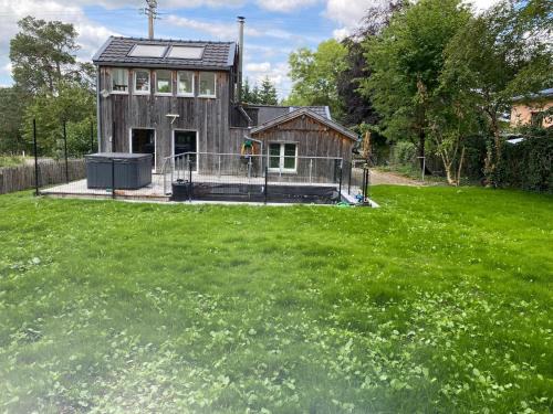 Jalhay Chalet De Esquí | Spacious chalet in Jalhay with jacuzzi