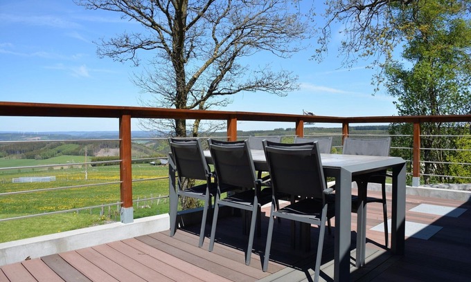 The Ardennes Chalet De Esquí | Spacious Chalet in Vielsalm with Garden