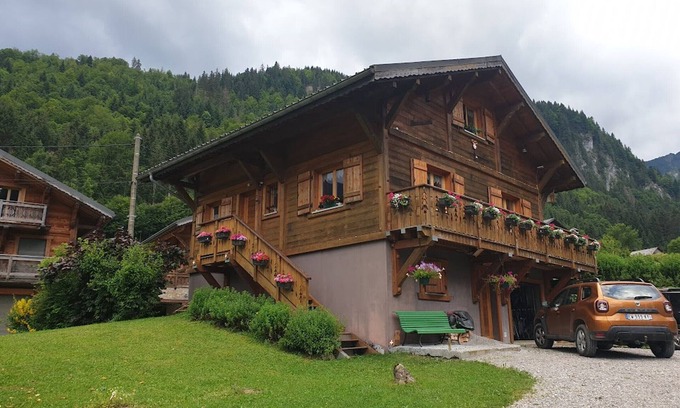 Abondance Chalet De Esquí | Gran chalet tranquilo con terraza, jardín y mascotas bienvenidas!
