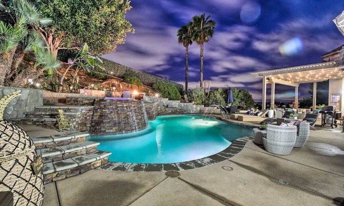 Vista Casa | ★ Spacious Château Vista Heated Salt Pool Hot Tub 9 mi to Beach Family Fun! ★