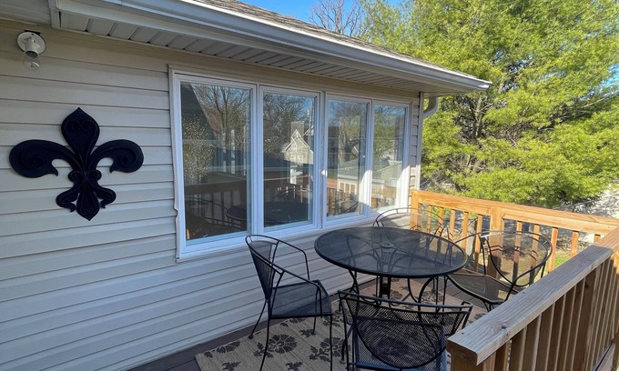 Geneva Casa | Spacious & Chic St. Charles/Geneva 3BR Apt -ideal for families & girls' getaways