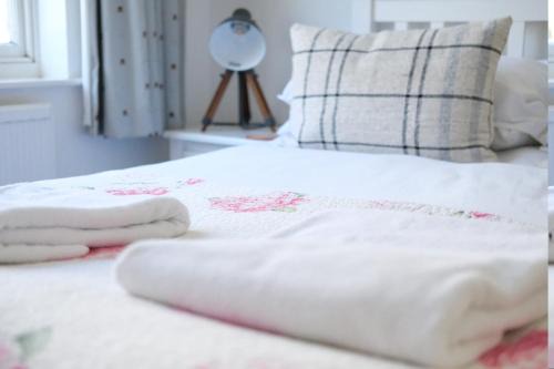 Upper Town Casa | Spacious City Centre Apartment Bath