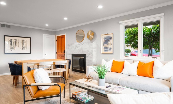 Los Gatos Casa | Spacious & Classy 4BR Los Gatos Villa: Jetted Tub & Foozball