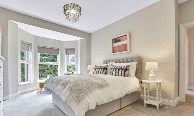 Ballycastle Casa | Spacious Coastal retreat - 1 minute walk to the beach and marina