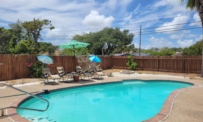Flour Bluff Casa | Spacious Coastal Villa W/ Heated Pool, Office & Gameroom