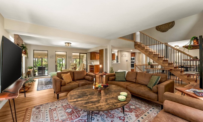 Monument Casa | Spacious Comfort in Scenic Monument