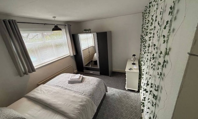 Wythenshawe Apartamento | Spacious & Comfortable flat | Near Airport & City