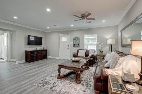 Foster Place Casa | Spacious & Comfortable 4BR near NRG Stadium