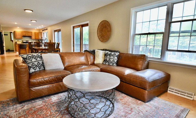 East Haven  Rutland County Casa | Spacious, comfortable home, close to Killington and Pico. Sleeps 8.