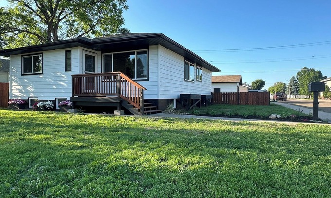 Sidney Casa | Spacious comfortable weekend stay close to the outdoors.
