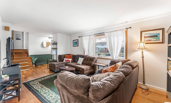 Longmont Casa | Spacious & Comfy ~ Close to Everything ~ Backyard!