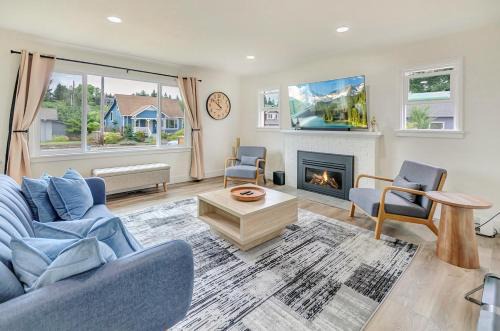 South Tacoma Casa | Spacious Comfy Home 2br, 2ba with AC, Pet Friendly